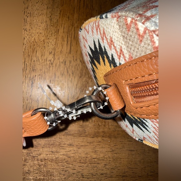 NEW WRANGLER SOUTHERN AZTEC CANVAS BARREL SATCHEL REMOVABLE CROSSBODY STRAP - Picture 8 of 16